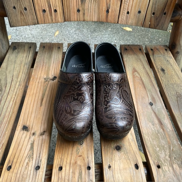 Dansko Professional Brown Tooled Leather Clog Size 37 - Picture 2 of 16